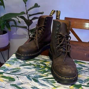 SOLD 🔥 Dr. Martens leather boots 👻